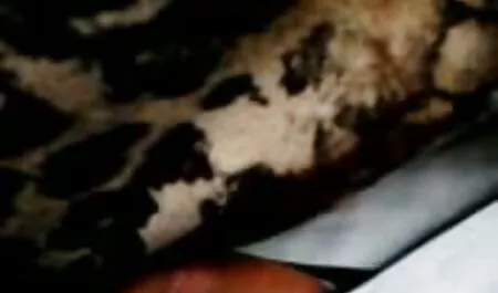 Dziwka zdejmuje buty pokaż darmowe filmy erotyczne i zjada chude obcasy