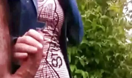 Lenka bez języka z erotyczne filmiki przykrywką z czubkiem ust