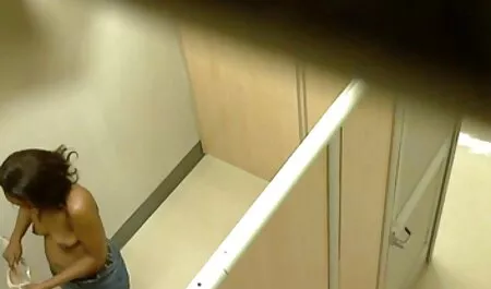 Czerwona dziwka obudziła filmy porno za darmo ze zwierzętami się ze starszym mężczyzną
