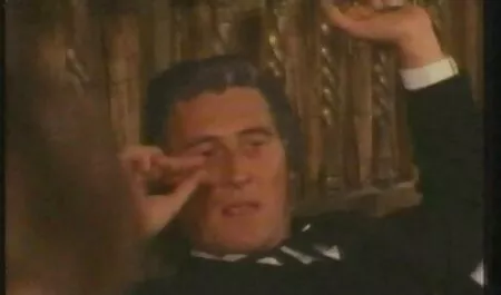 Fallus wyciągnął się z filmy eroyczne rajstop