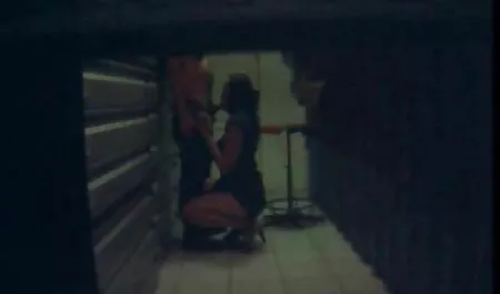 Rudowłosy lesbijki tworzy a czerwony rubber w to szczelina darmowe filmy porno z 16 latkami