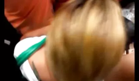 Człowiek o upartej filmy erotyczne porno osobowości, który lubi nosić mężczyznę