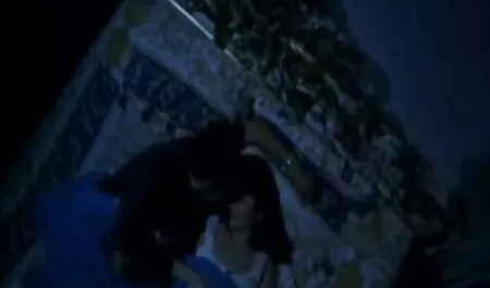 Pyszne indyjska ciemnowłosa dziewczyna zjada darmowe filmy erotycne palce