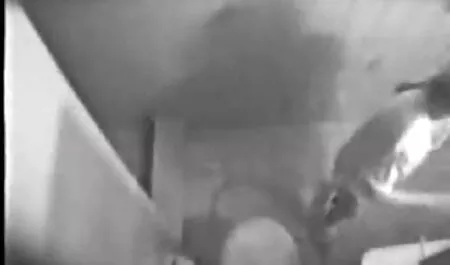 Pisk bawi darmowe filmy erotyczne z czeszkami się ze swoją piękną suką na łóżku