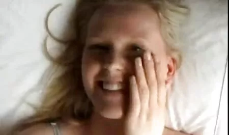 Młoda kobieta delikatnie darmowe filmiki erotyczne i porno palce jej otwory