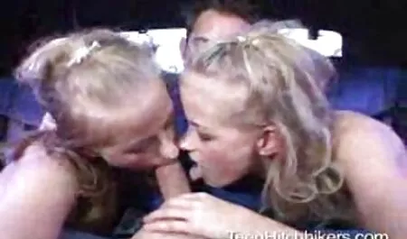 Kobieta myje w erotyka sex filmiki rustykalnej łazience