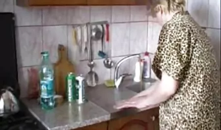 Różowy piękna przez the basen i filmy erotyczna za darmo woda twarz z cum