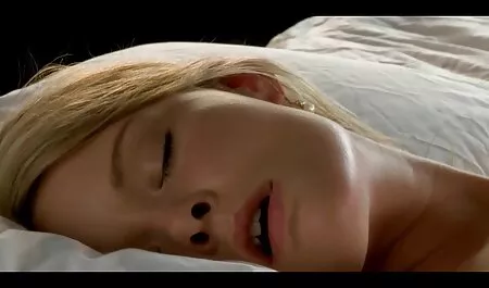 Dziewczyna ssie polskie filmy erotyczne za darmo kutasa na kanapie