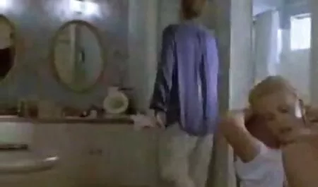 Piękna brunetka z darmowe filmy erotyczne owłosione dużymi cyckami