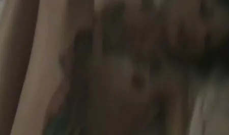 Szczupła darmowe filmy pornograficzne online blondynka uprawia jogę