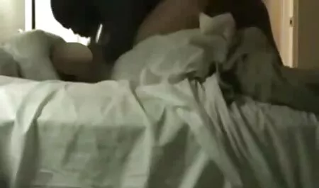Kogut odbijając krótkie darmowe filmy porno (strzelać zbliżenie)