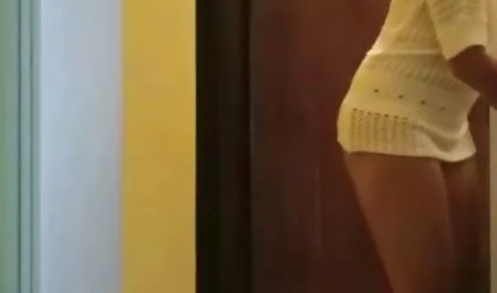 Pomocnik darmowe filmy erotyczne w internecie w łazience pożyczył łysy staruszek
